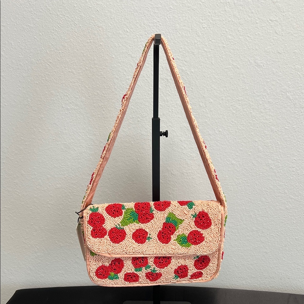 Sincerely Jules | Strawberry 🍓 Beaded Bag - Picture 4 of 13